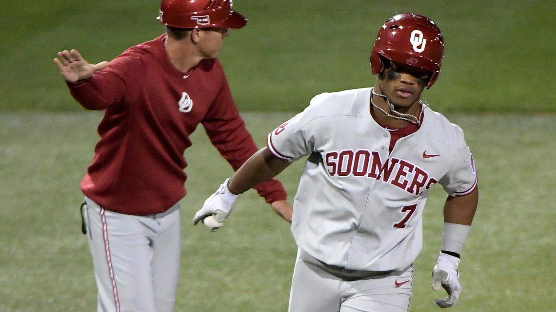 Oklahoma's Kyler Murray (7) rounds third base on his ninth-inning home run against TCU in a college baseball game in Fort Worth, Texas, Friday, April 6, 2018. (Max Faulkner/Star-Telegram via AP)
