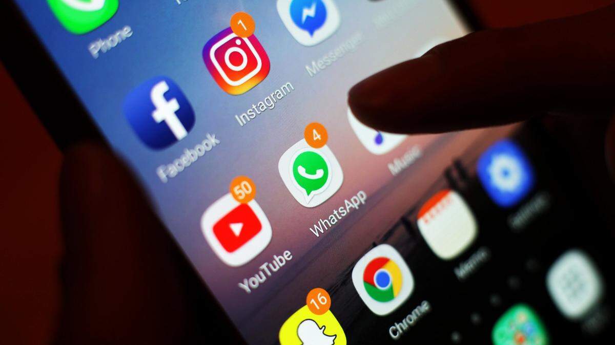 Proposed federal legislation would limit children’s access to social media in school.