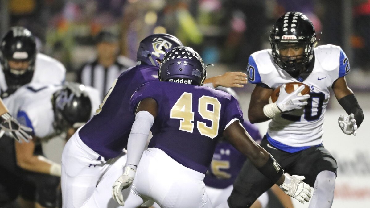 Byron Nelson’s  Dylan Bell (20) cuts back to the left during a high school football game at Keller ISD Stadium Friday, Oct. 18, 2018. Byron Nelson defeated Timber Creek 31-14. (Special to the Star-Telegram Bob Booth)

