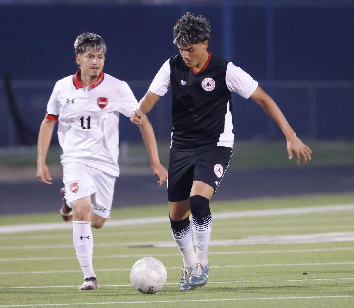 Diamond Hill-Jarvis defender Edgar Rosales (11) brings the ball across midfield during the Class 4A D2 regional final UIL boys soccer playoff game at Keller ISD Stadium in Keller, Texas, Tuesday, Apr. 01, 2025.