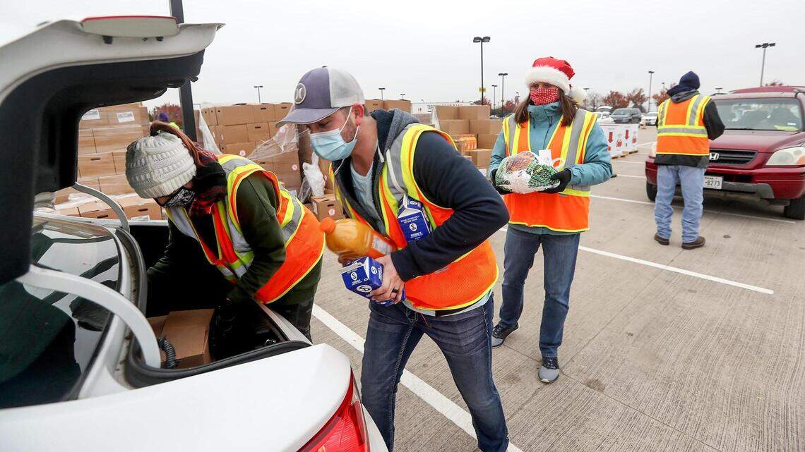 No fun, just gifts: Fort Worth civic club’s $270,000 Goodfellows donation feeds 10,000