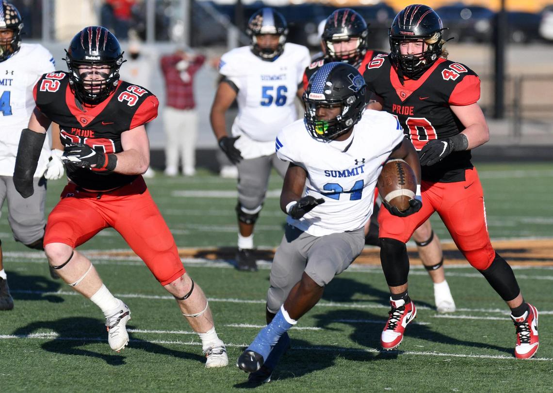 Mansfield Summit’s Keon Hobbs, center, rushes for a first down as Colleyville Heritage’s Luke Lingard, left and Quinn Korinek pursue him in the second quarter of their Division 1-5A Regional Round Play-off football game Saturday, December 26, 2020 at Bearcat Stadium in Aledo, Texas. Summit went on to win 34-31. Special/Bob Haynes