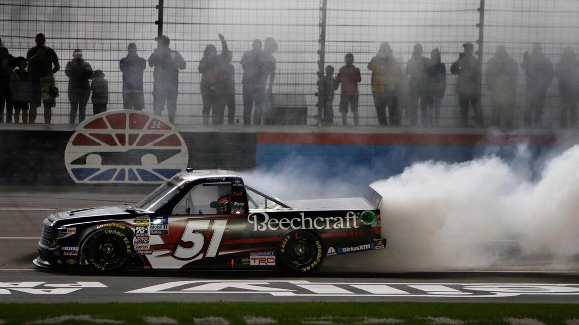 Kyle Busch continues hot start in crash-filled Vankor 350 at Texas Motor Speedway