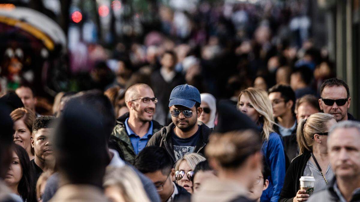 Texas experienced the most population growth in the nation this past year, adding 473,453 residents, according to new population estimates released this week by the U.S. Census Bureau.