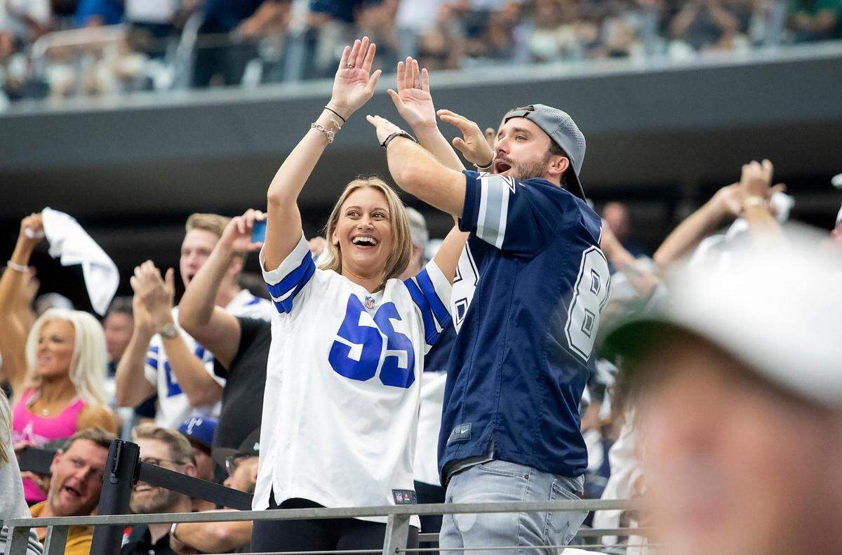 Dallas Cowboys fans celebrate a touchdown by Noah Brown against the Cincinnati Bengals on Sunday, September 18, 2022.