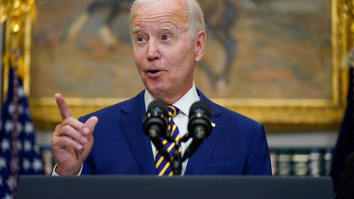 Las demandas, incluida una presentada el lunes en el Condado de Tarrant, impugnan el programa de condonación de deudas de préstamos estudiantiles anunciado por el presidente Joe Biden en la Sala Roosevelt de la Casa Blanca el miércoles 24 de agosto de 2022, en Washington. (AP Photo/Evan Vucci)
