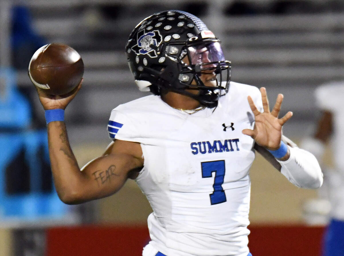 Mansfield Summit quarterback David Hopkins throws for a touchdown to cut the Colleyville Heritage lead to 35-34 late in the fourth quarter of their district 4-5A Division 1 football game Friday, October 15, 2021 at Mustang-Panther Stadium in Grapevine, Texas. Heritage went on to win 35-34. Special/Bob Haynes