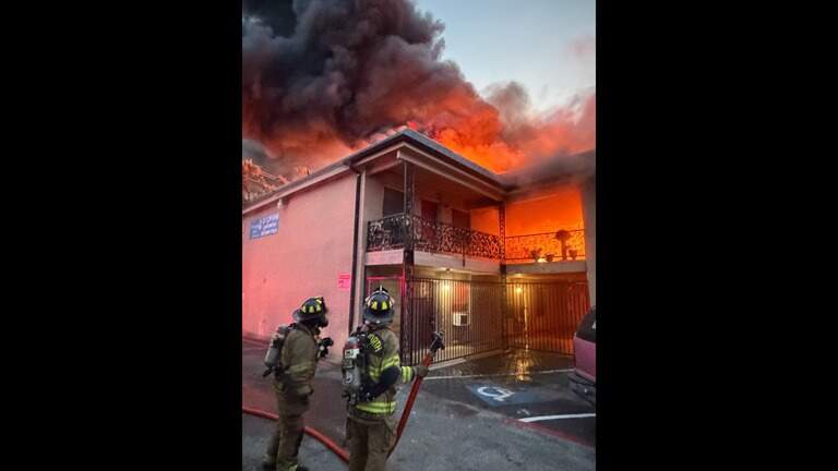 Over 50 residents displaced, 5 suffer smoke inhalation in Fort Worth apartment fire