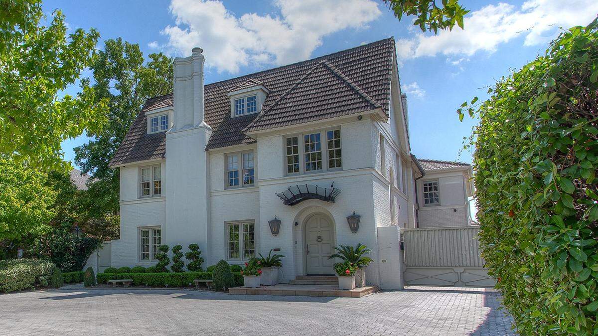 The property at 4621 Crestline Road offers panoramic views from many perspectives throughout the home.