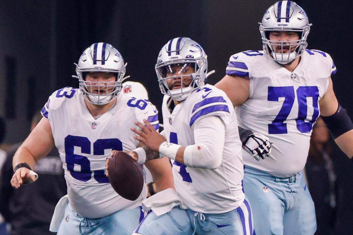 Dallas Cowboys’ Dak Prescott runs for a first down during the first half of an NFL football game against the Philadelphia Eagles Saturday, Dec. 24, 2022, in Arlington, Texas. (AP Photo/Ron Jenkins)