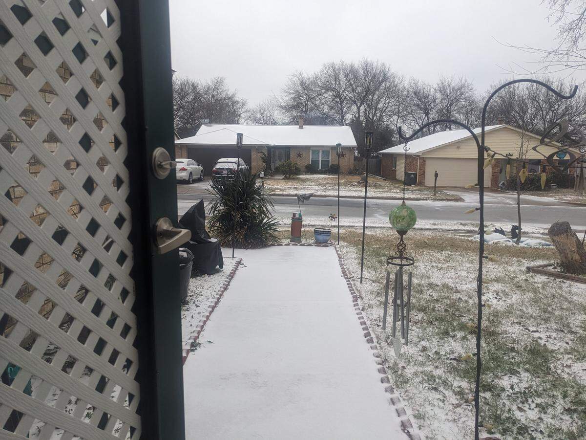 About an inch of snow as on the ground on Pennington Drive in Arlington on Saturday afternoon, Jan. 25, 2026.