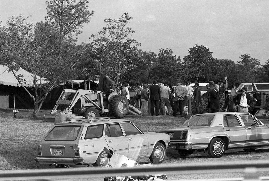 Oct. 4, 1981: The casket containing Lee Harvey Oswald’s remains for 18 years was exhumed and moved into the privacy of a tent at Rose Hill Memorial Park in Fort Worth before it was taken to Dallas for an autopsy.