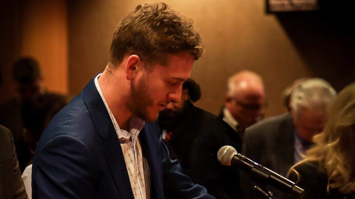 Texas quarterback Quinn Ewers prays for Fort Worth explosion victims before county meeting