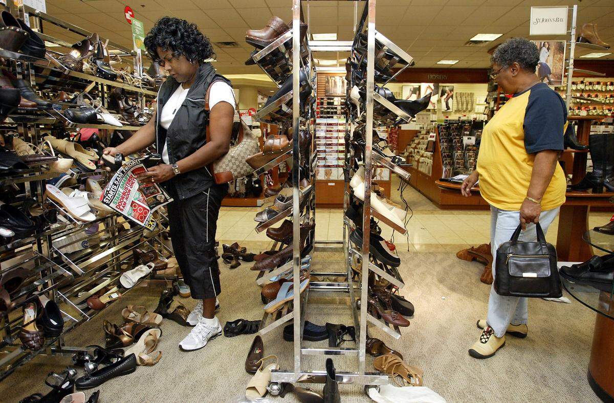 Nov. 24, 2006: Debra Hayes and her mother, Margaret Mayo, look for Black Friday sales in the shoe department at JC Penney in Parks Mall, Arlington.