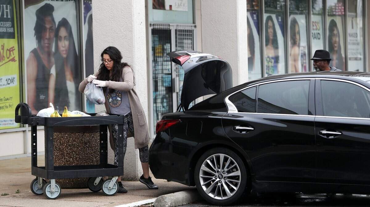 Odette Vega delivers food to the trunk of a guest of the Mission Central food pantry on Friday, April 3, 2020, in Hurst. Mission Central is closing because of inflation and challenges related to the pandemic.