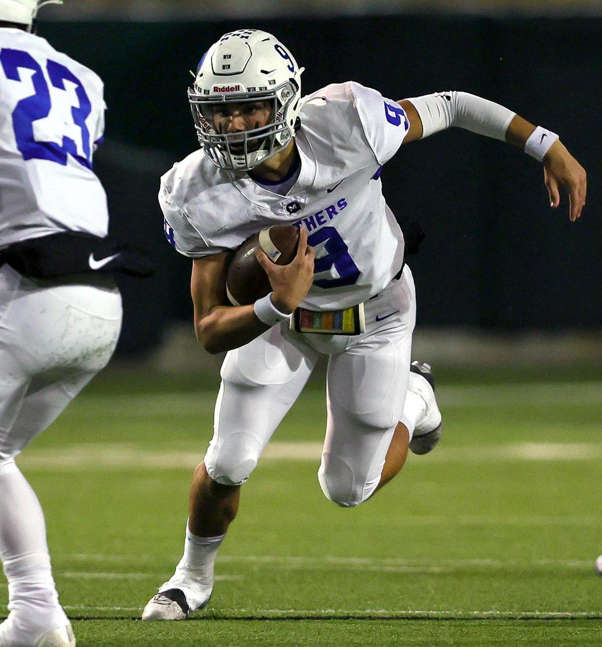 Midlothian quarterback Chad Ragle finds a hole to run against Mansfield Summit during the first half of the 5A Division I Region I semifinal high school football playoff game played on November 26, 2021 at Gopher-Warrior Bowl in Grand Prairie. (Steve Nurenberg/Special to the Star-Telegram)