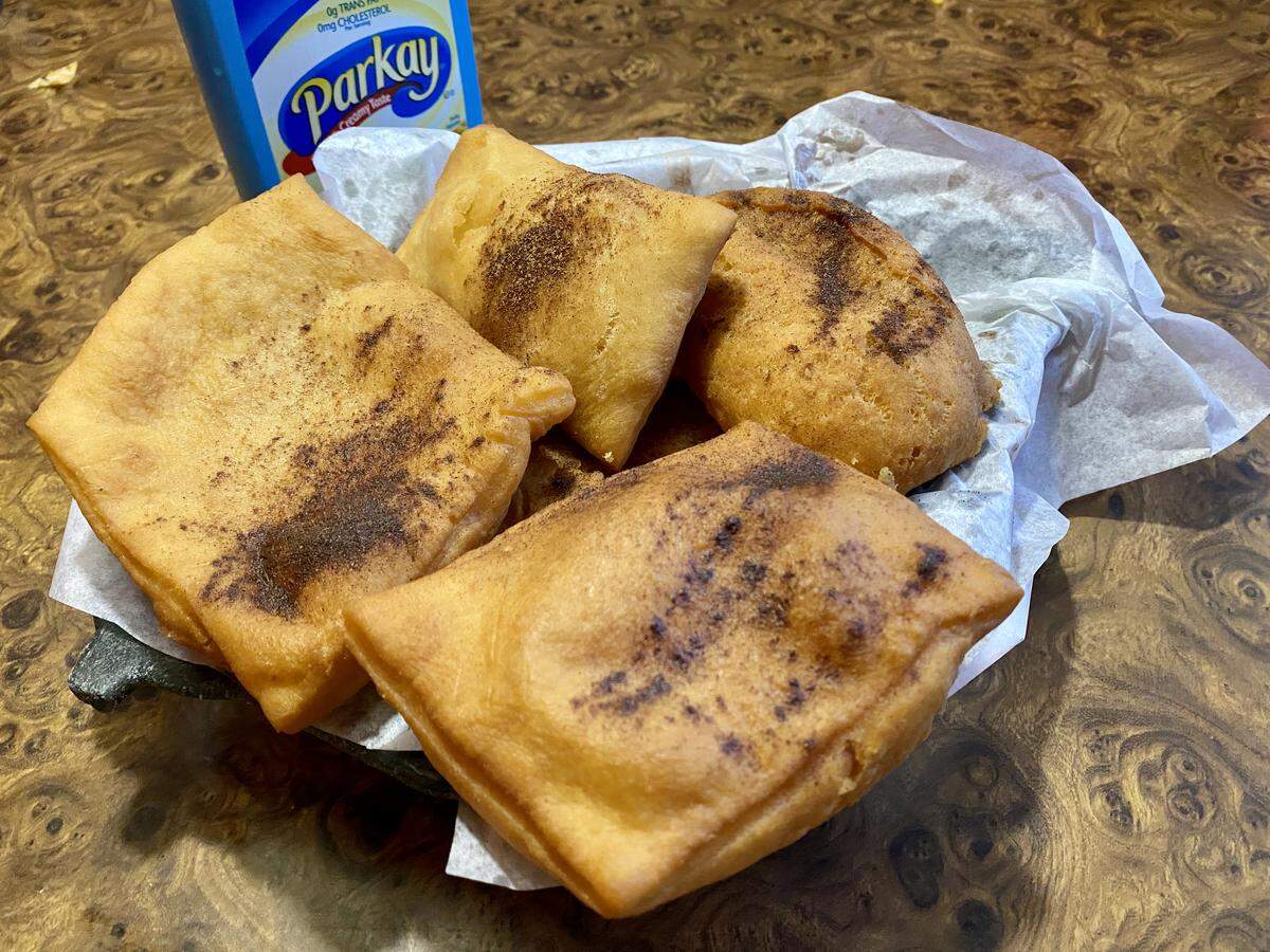 The basket of cinnamon-dusted sopaipillas with squeeze spread: a throwback to 20th-century restaurants.