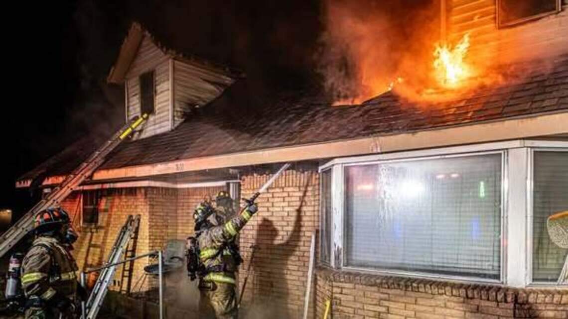 2 firefighters injured while battling blaze at south Fort Worth home
