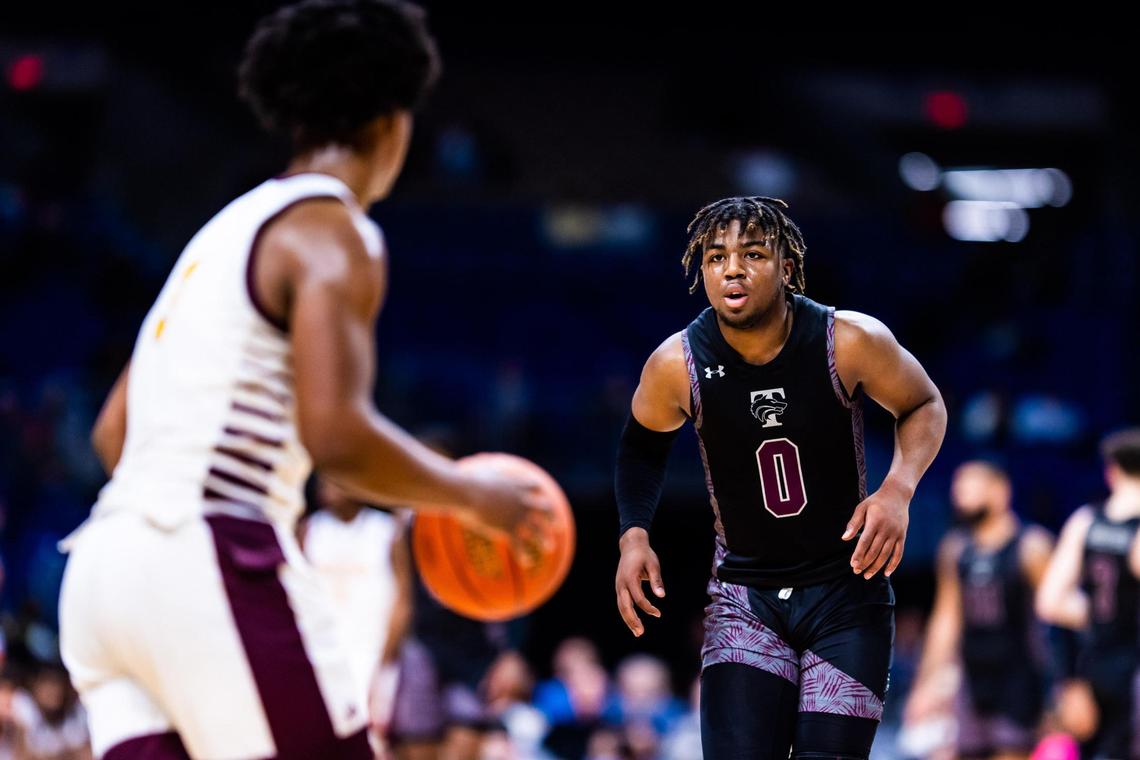 Braylon Crosby (0) on defense during the 5A state final game between Mansfield Timberview and Beaumont United in San Antonio, at the Alamodome, on March 12, 2022. Beaumont United won 62-57.
