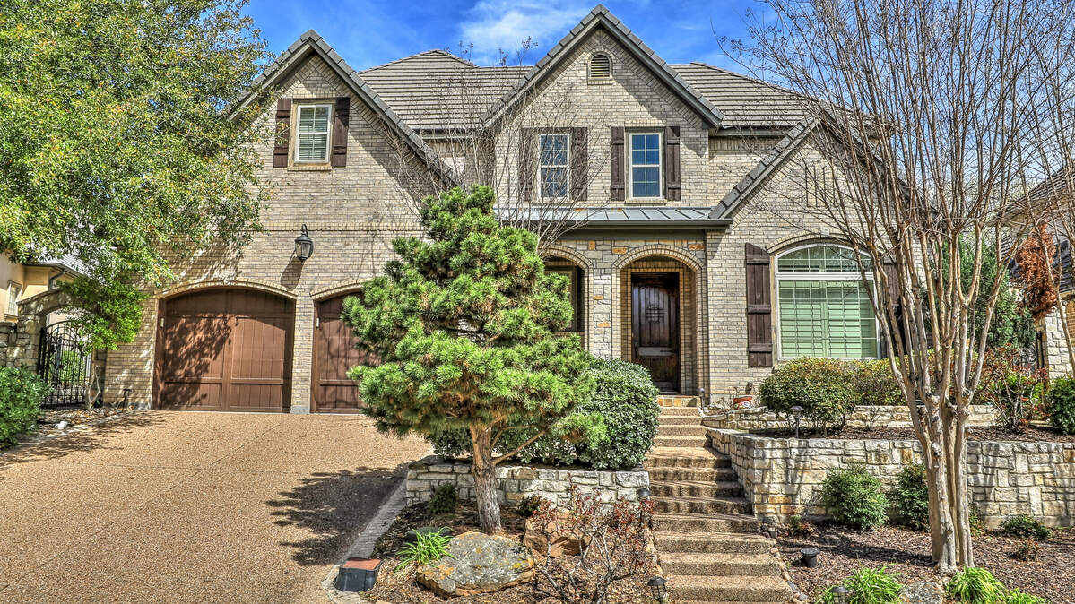 The garden home at 6717 Medinah Drive offers a carefree, lock-and-leave lifestyle. 