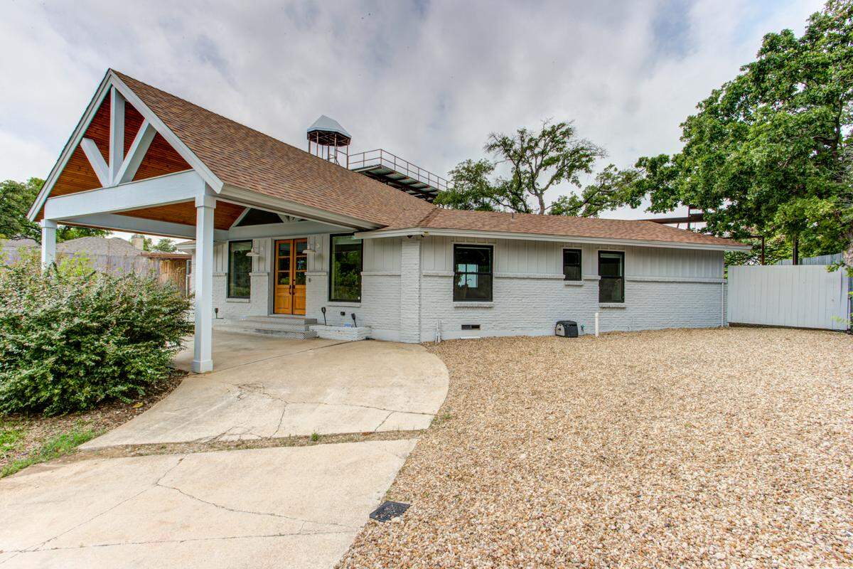 The Eagles used this 2,350-square-foot bungalow on a high bank of Eagle Mountain Lake as a summer hangout.