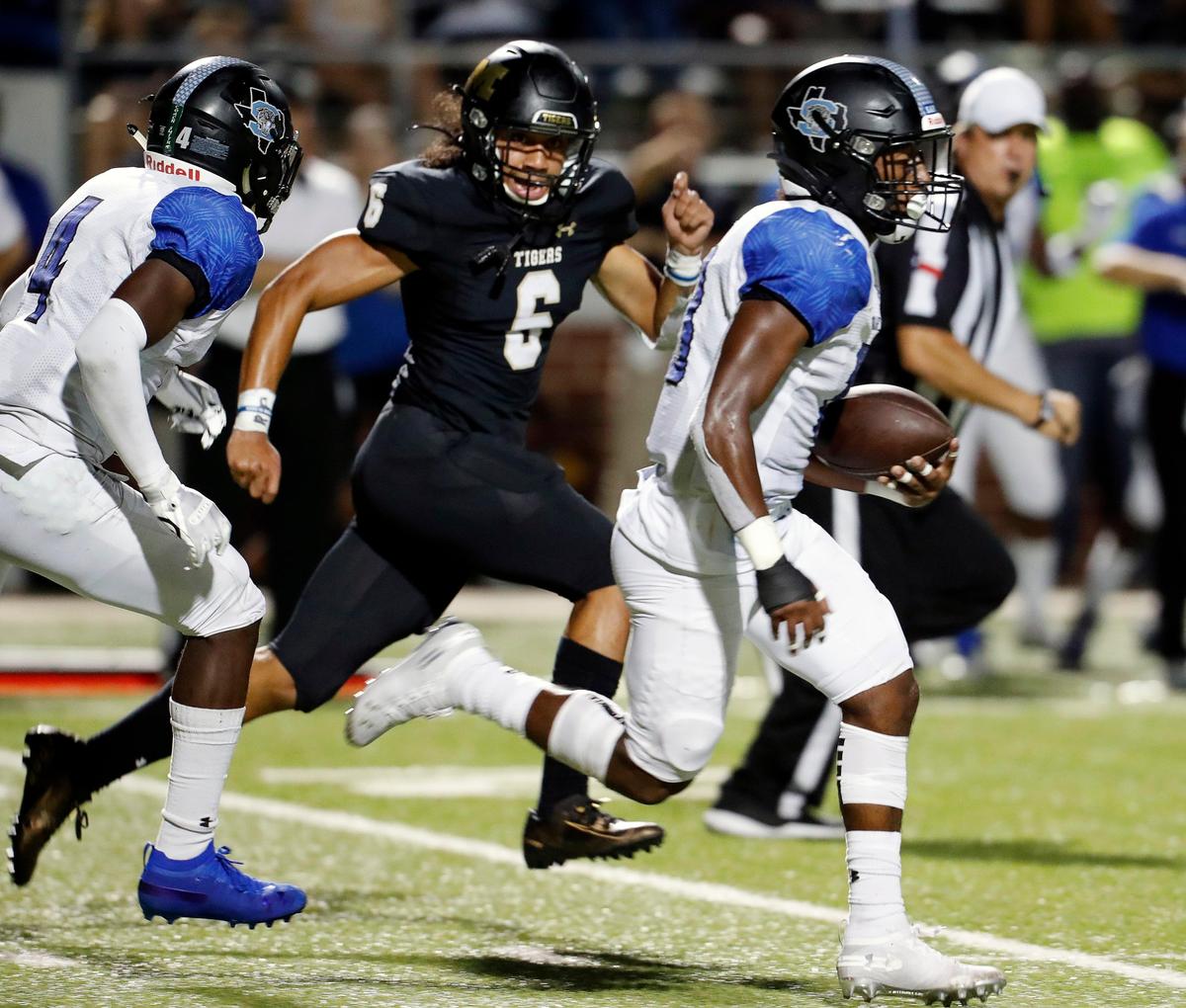 Summit outside linebacker Xavier Toliver (13) takes off on a 99 yard touchdown run after Mansfield fumbled the ball on the one yard line to tie the game during the second half of a high school football game at Vernon Newsom Stadium in Mansfield, Texas, Friday, Sept. 20, 2019. Summit defeated Mansfield 28-21. (Special to the Star-Telegram Bob Booth)