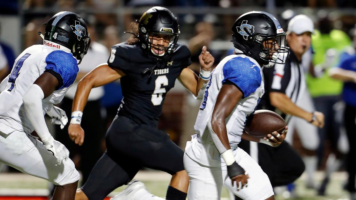 Summit outside linebacker Xavier Toliver (13) takes off on a 99 yard touchdown run after Mansfield fumbled the ball on the one yard line to tie the game during the second half of a high school football game at Vernon Newsom Stadium in Mansfield, Texas, Friday, Sept. 20, 2019. Summit defeated Mansfield 28-21. (Special to the Star-Telegram Bob Booth)
