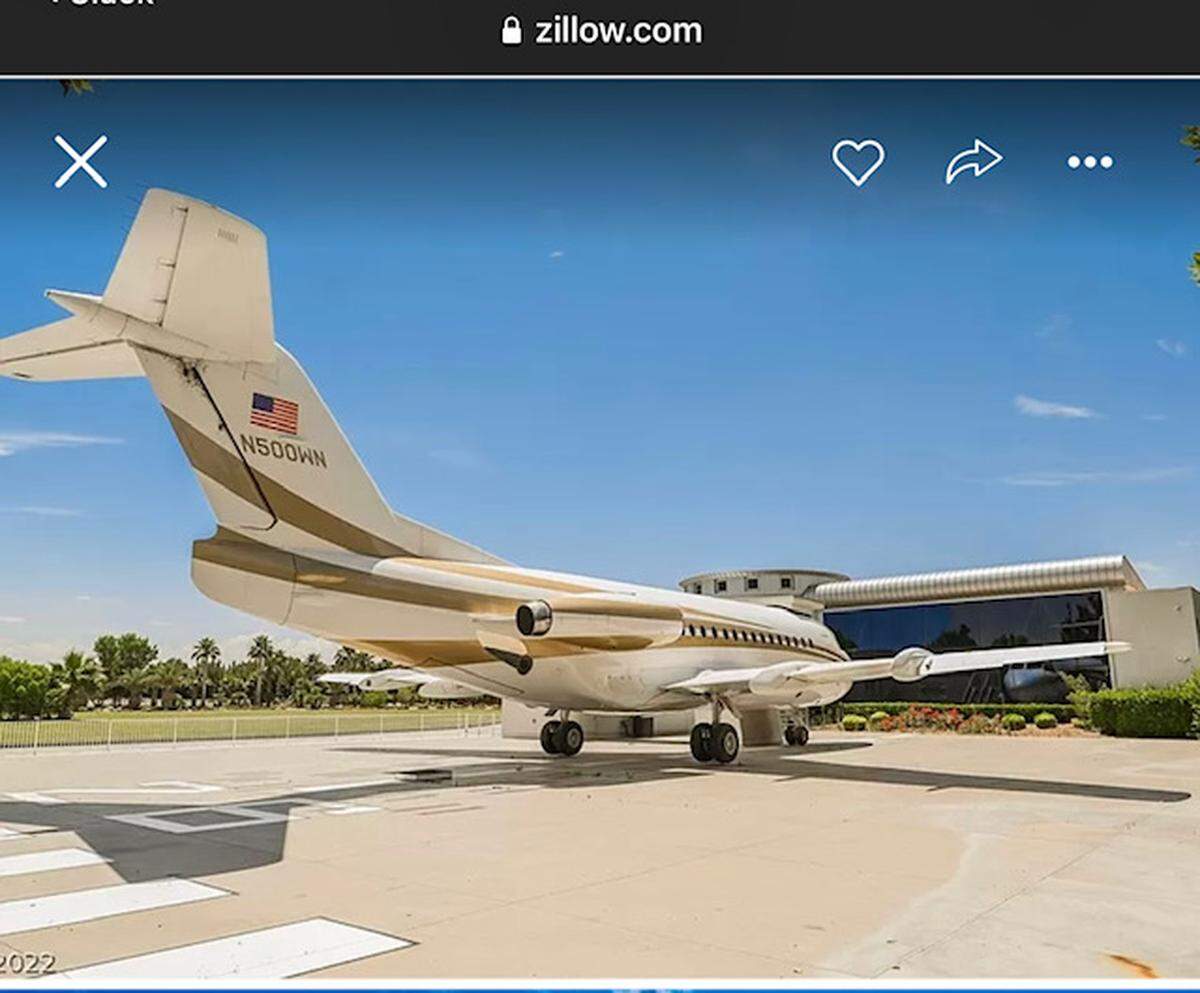 Airplane hanger