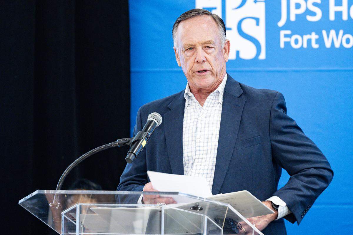 Tom Harris, the Co-Founder of the Jordan Elizabeth Harris Foundation, speaks to the dignitaries and officials gathered for the Psychiatric Emergency Center Open House & Ribbon Cutting at the facility in Fort Worth on Wednesday, Sept. 10, 2025. 