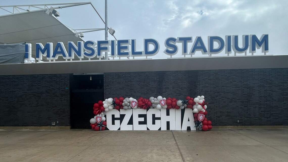 Fans talk excitement after Czechia men’s national team community training session