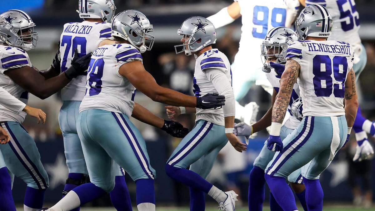 Teammates rush kicker Brett Maher after he kicked a field goal in the fourth quarter to win the game for the Dallas Cowboys on Sunday, September 18, 2022.