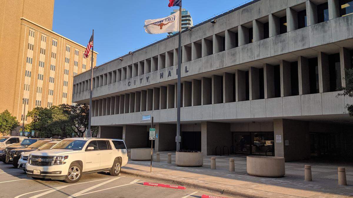 Fort Worth City Hall from Texas Street.
