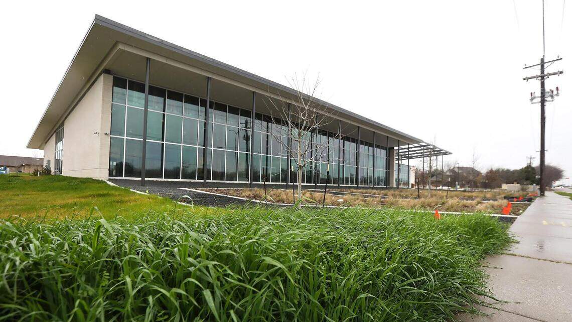 COVID-19 doesn’t spread through surfaces. Why hold Fort Worth library books hostage?