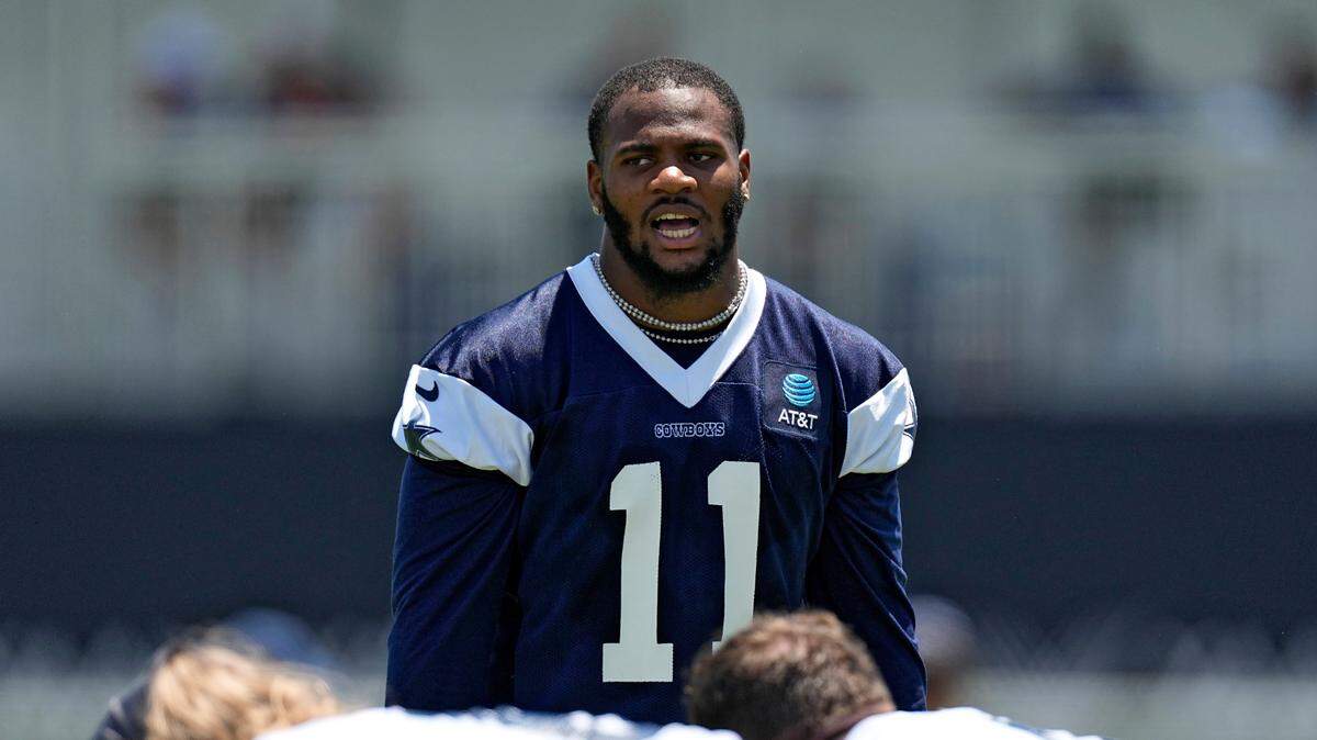 Dallas Cowboys linebacker Micah Parsons gets set to run a play during the NFL football team’s training camp.