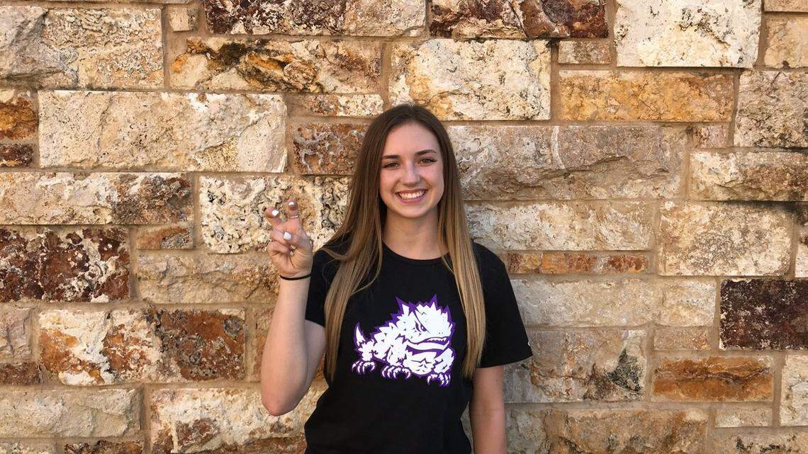 Mansfield Lake Ridge 2020 setter Logyn Hinds is a TCU beach commit.