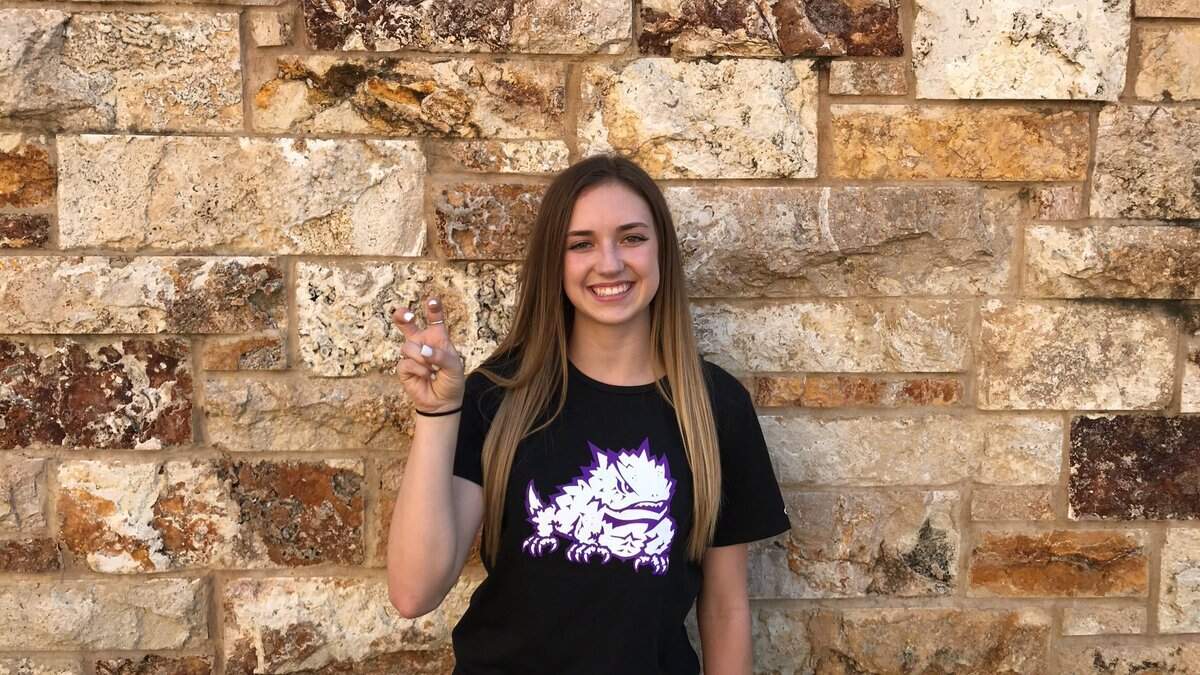 Mansfield Lake Ridge 2020 setter Logyn Hinds is a TCU beach commit.