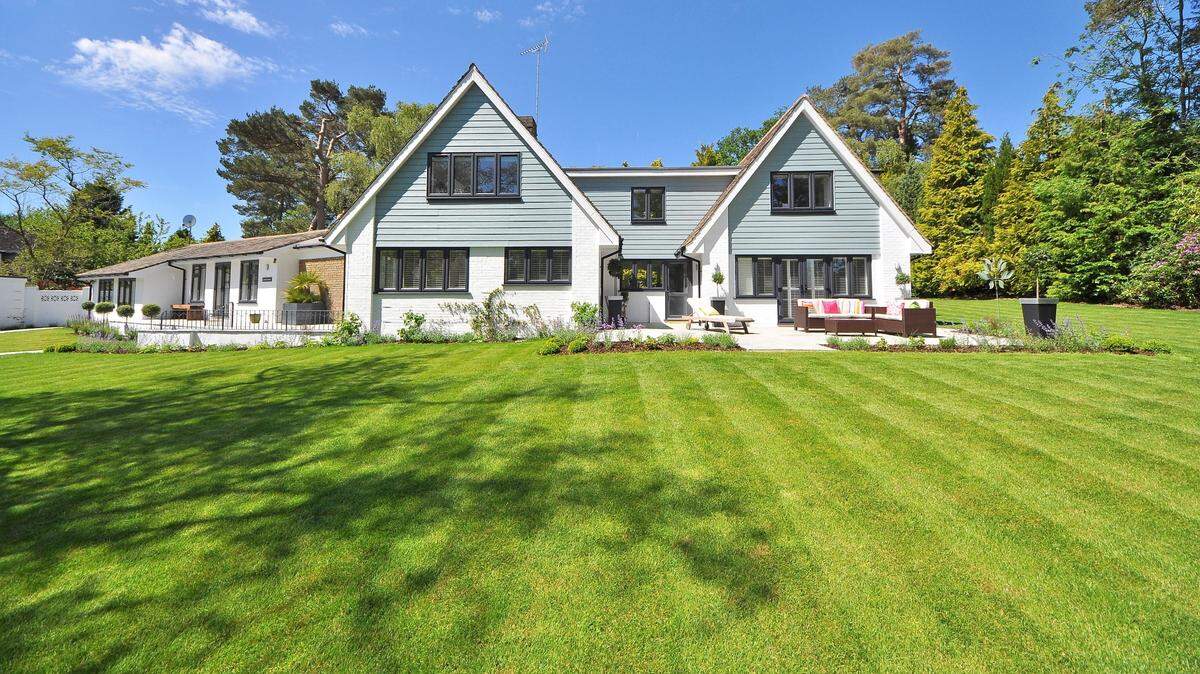 A green front lawn.
