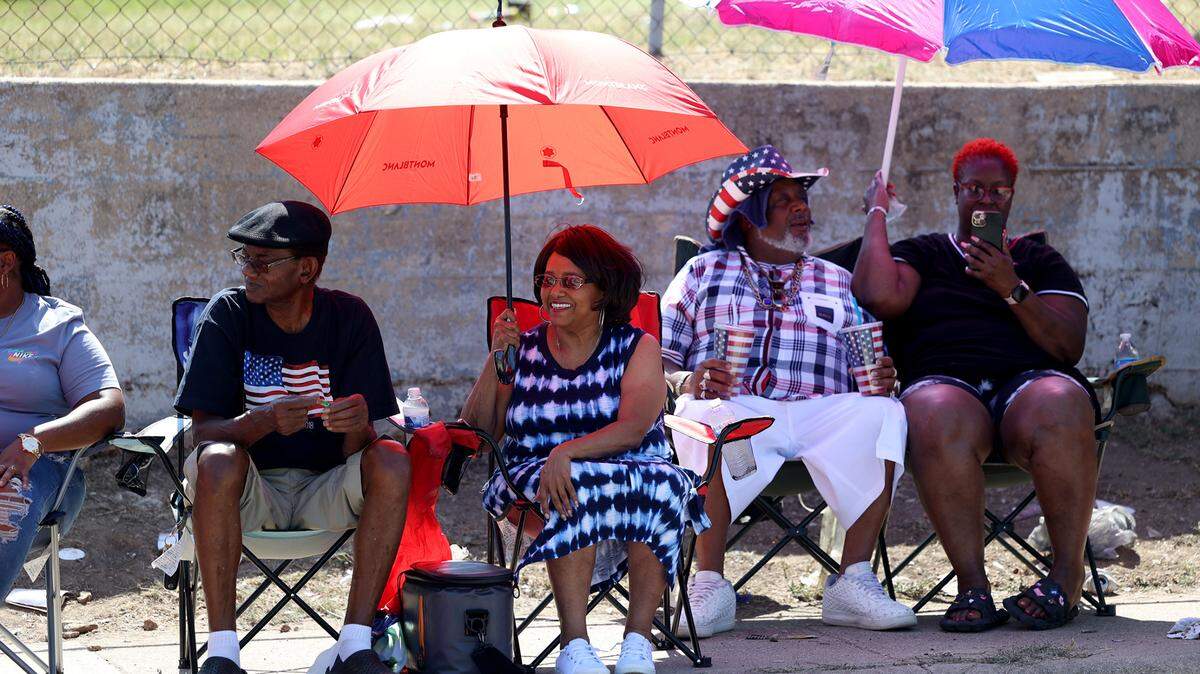 ‘That’s not our community.’ Como residents unite in strength following mass shooting