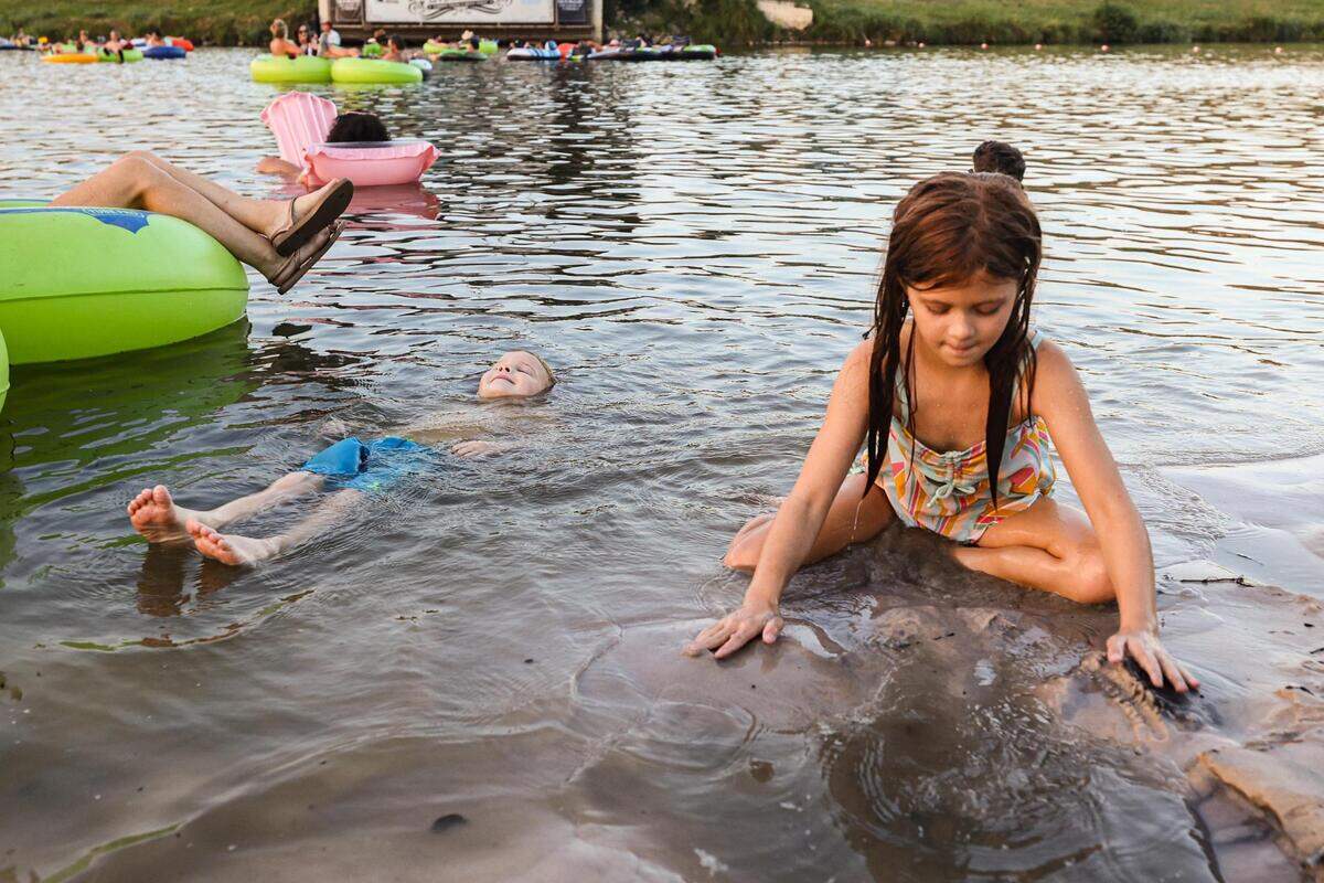 Siblings Audie, 6, and Zoe Boynton, 9, play in the water to stay cool in the heatwave during the Rockin’ The River Live on the Trinity Concert event at the Panther Island Pavilion in Fort Worth on Thursday, July 13, 2023.