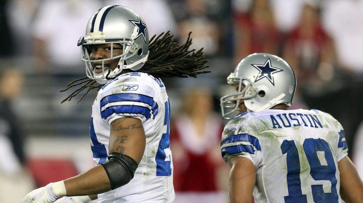 Former Dallas Cowboys running back Marion Barber, left, who was found dead on Wednesday at the age of 38, was hospitalized twice for mental evaluations since his retirement from the NFL in 2012.