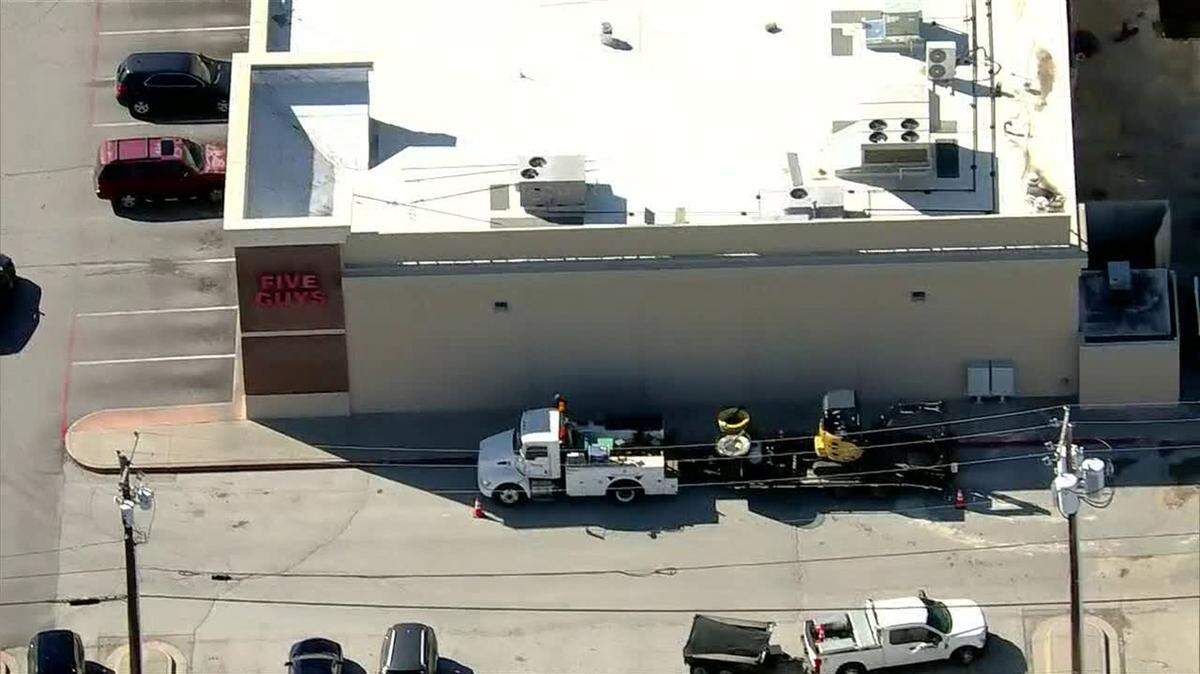 A gas leak at a Hurst shopping center prompted an evacuation Wednesday afternoon.