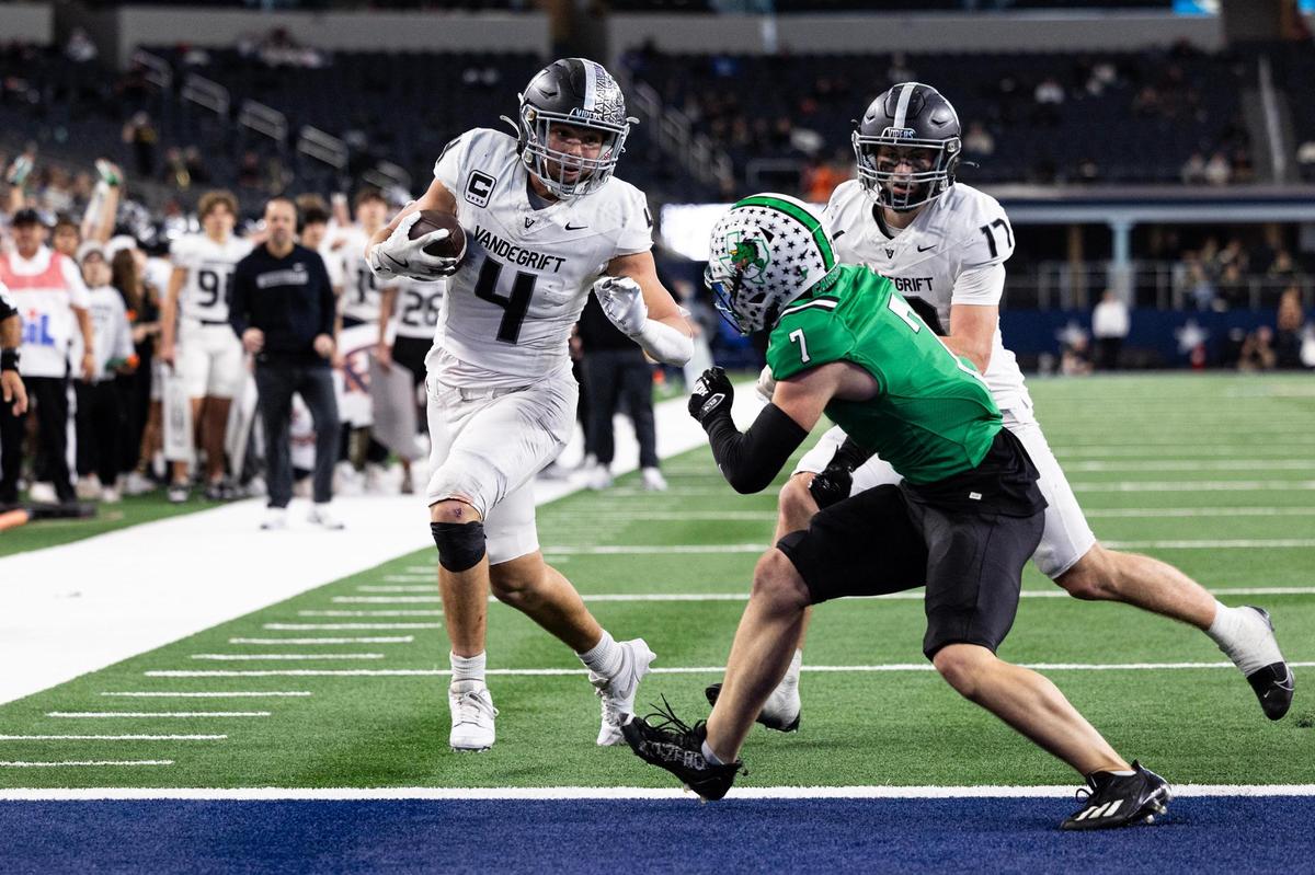 Vandegrift running back Brendan Fournier (4) runs it in for a touchdown in the first half of the UIL 6A Division II championship game at AT&T Stadium in Arlington on Saturday, Dec. 21, 2024.