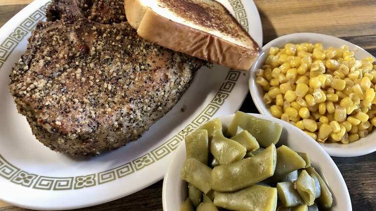 Time-warp Hickory Stick BBQ near Fort Worth turns 50. Here’s why fans say go early