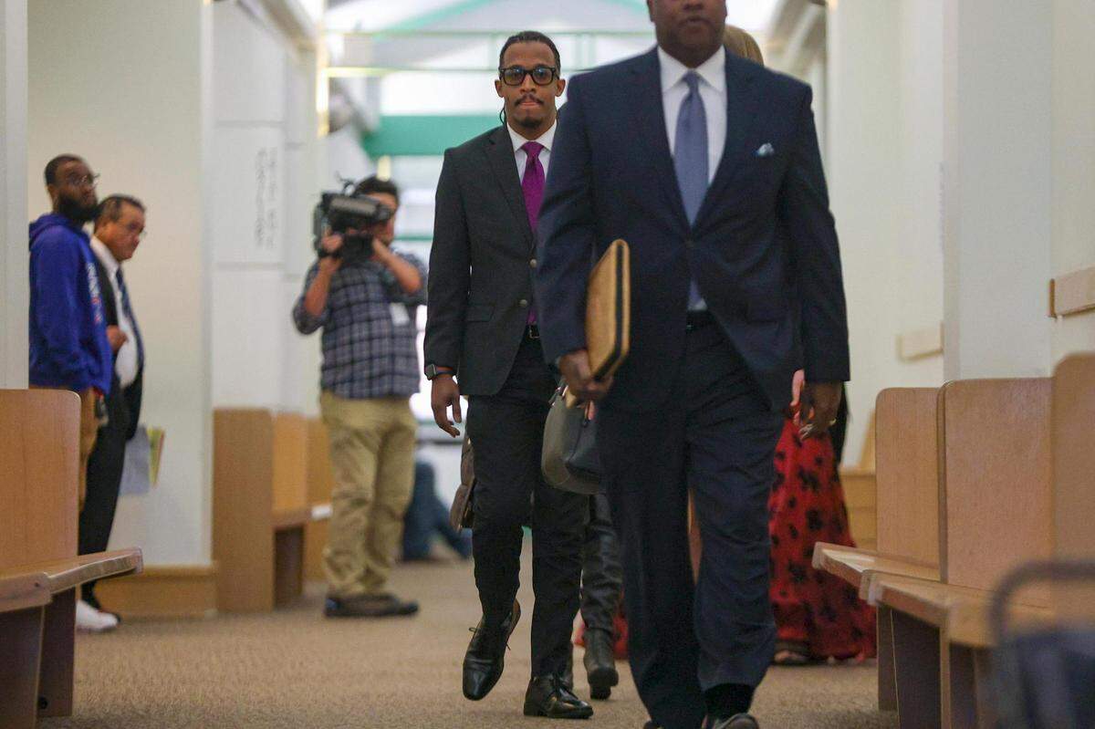 District 8 City Councilman Chris Nettles walks into a contempt of court hearing at the Tim Curry Criminal Justice Center on Wednesday, Jan. 4, 2023. Nettles made public comments about the Aaron Dean trial before its completion, which the judge said violated a gag order.
