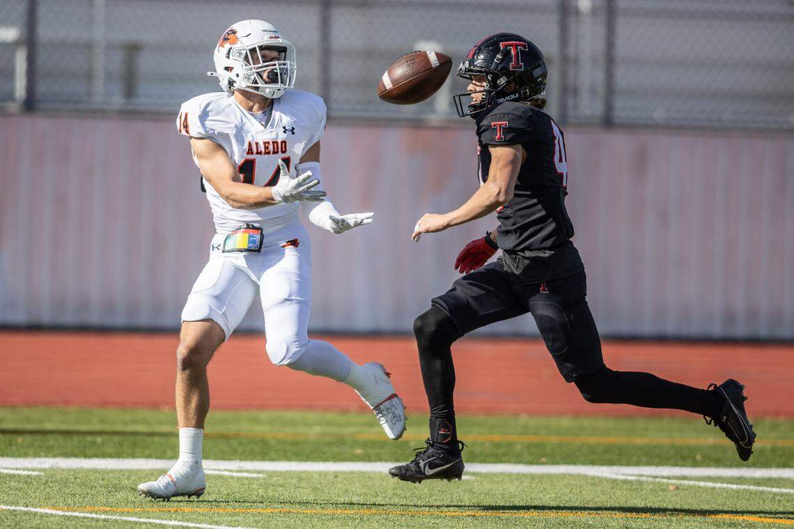 Aledo receiver Blake Burdine hauls in a 31-yard TD pass from quarterback Gavin Beard as Amarillo Tascosa’s TJ Tillman defends in Friday’s regional semifinal game in Snyder. Special to the Star-Telegram / Tom Marvin