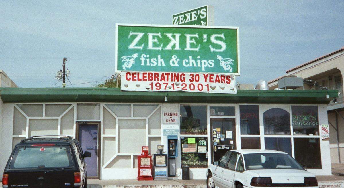 Zeke’s Fish & Chips in Fort Worth, Texas, still had a pay phone and newsracks out front when it celebrated its 30th anniversary Oct. 9, 2001.