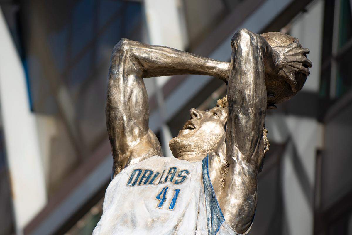 Dirk Nowitzki’s statue is unveiled during the “All Four One” statue ceremony in front of the American Airlines Center in Dallas, Sunday, Dec. 25, 2022. (AP Photo/Emil T. Lippe)