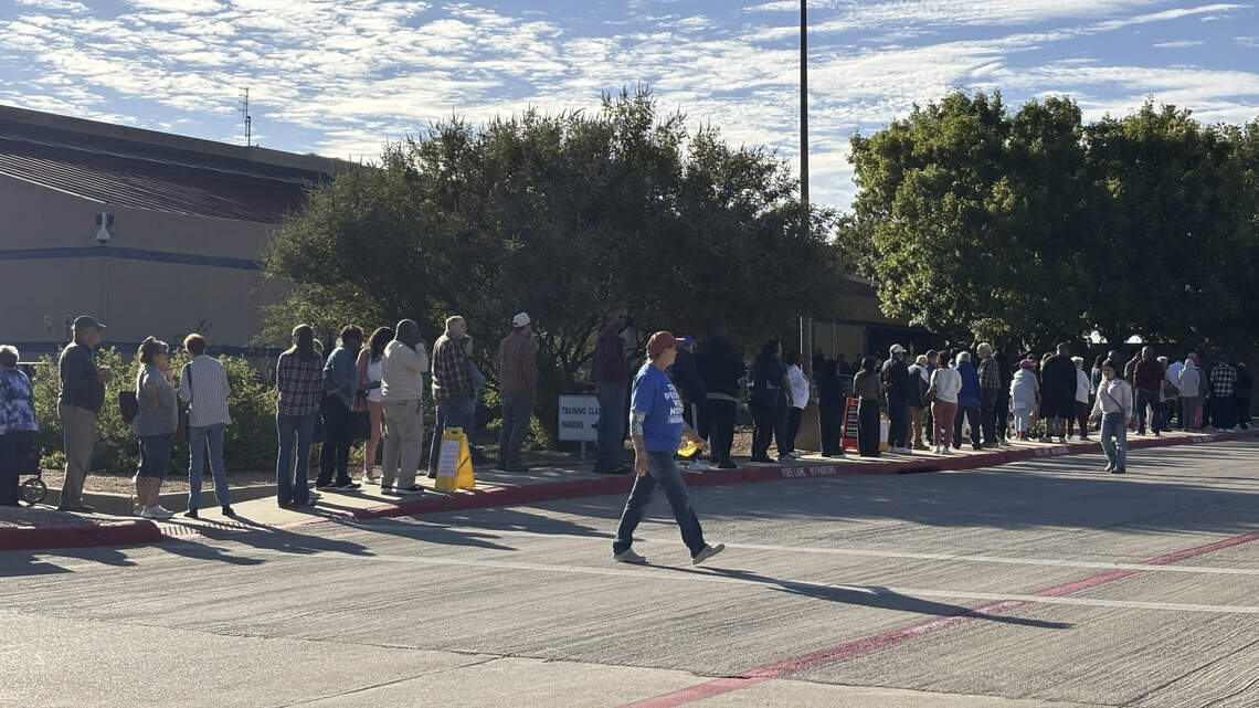 Early voting under way as candidates rally in Tarrant; wait times up to 2 hours