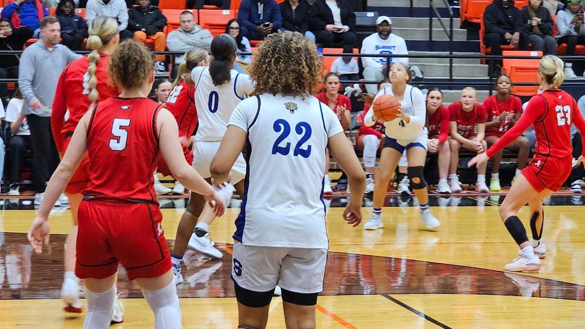 Vote for the Fort Worth-area basketball players of the week.