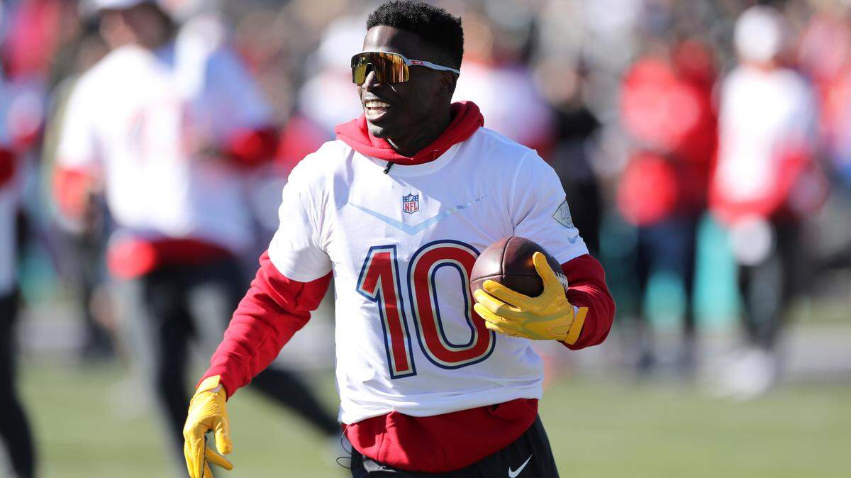 ‘Please God no!’ NFL fans, experts shocked KC Chiefs trade Tyreek Hill to Miami Dolphins